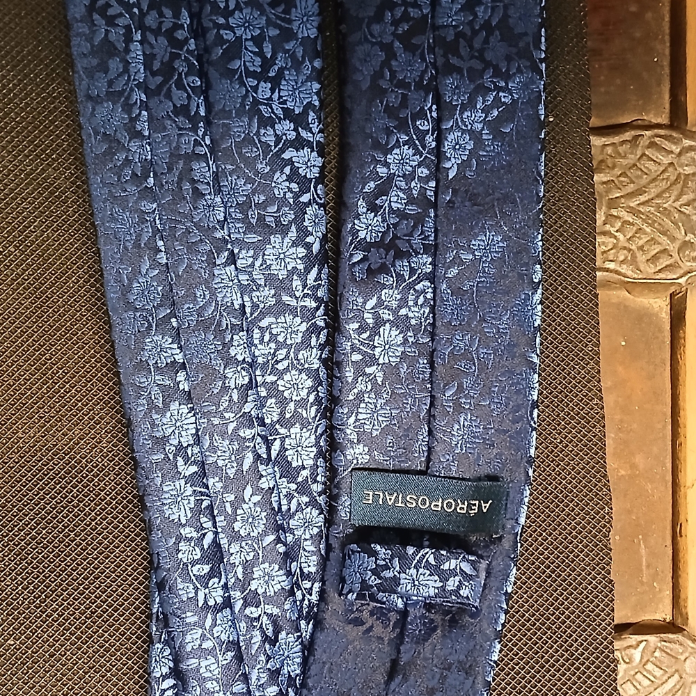 Aeropostale Blue Floral Men's Tie